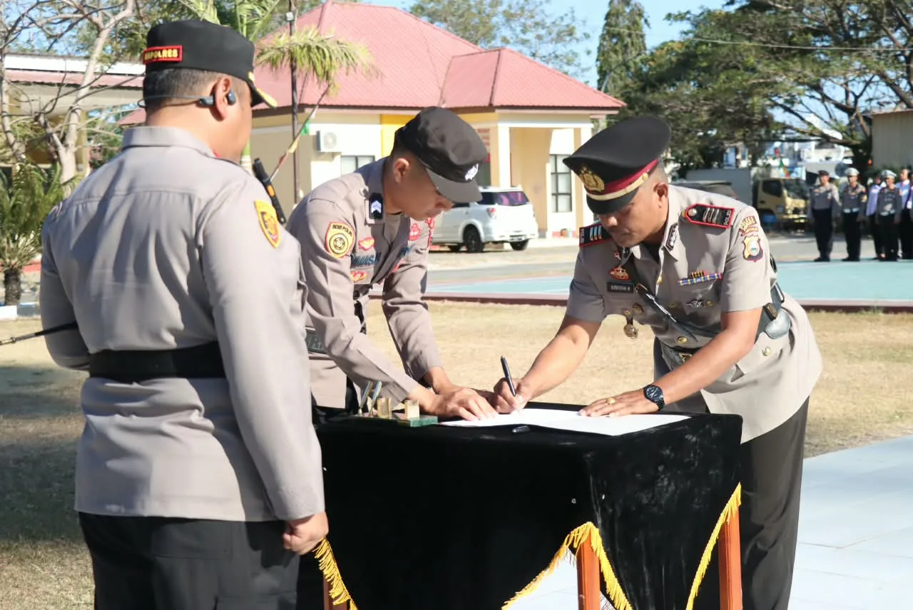 Kapolres Jeneponto Pimpin Upacara Kenaikan Pangkat Pengabdian dan Pelantikan Kasi Hukum