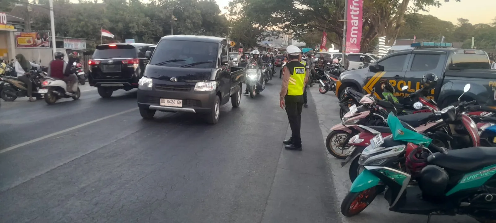 Satlantas Polres Jeneponto Laksanakan Gatur Lalin Dalam Rangka Pengamanan Turnamen Sepak Bola Gubernur Cup