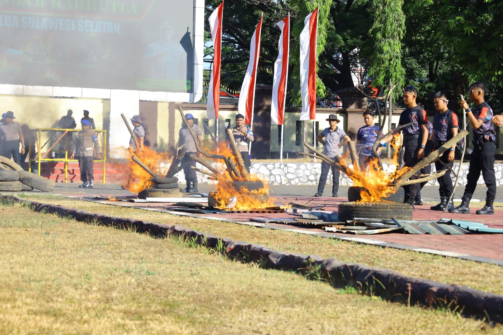 *Skill Challenge Pemadam Karhutla Polda Sulsel, Kapolda Dorong Personel Siap Hadapi Situasi Darurat*